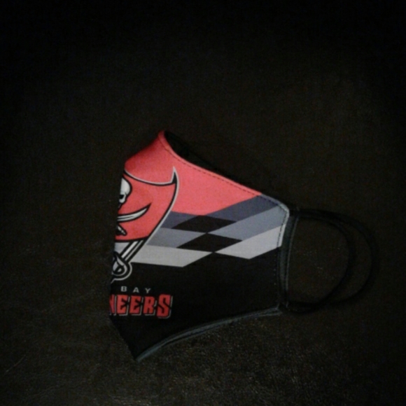 ❤NEW Tampa Bay Buccaneers Face Mask❤ - Picture 5 of 7